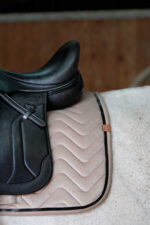 EQUITHÈME "Glossy" Saddle pad - Image 3