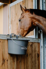 HIPPOTONIC feed bucket with hook and handle - Image 15