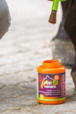 EQUINATURA hoof oil with brush - Image 2