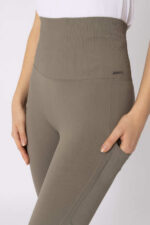 Janine Women's Seamless Full Grip Tights with phone Pocket - Image 10